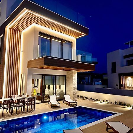 Santa Barbara Seafront Villas W Jacuzzi Pool Paphos ภายนอก รูปภาพ